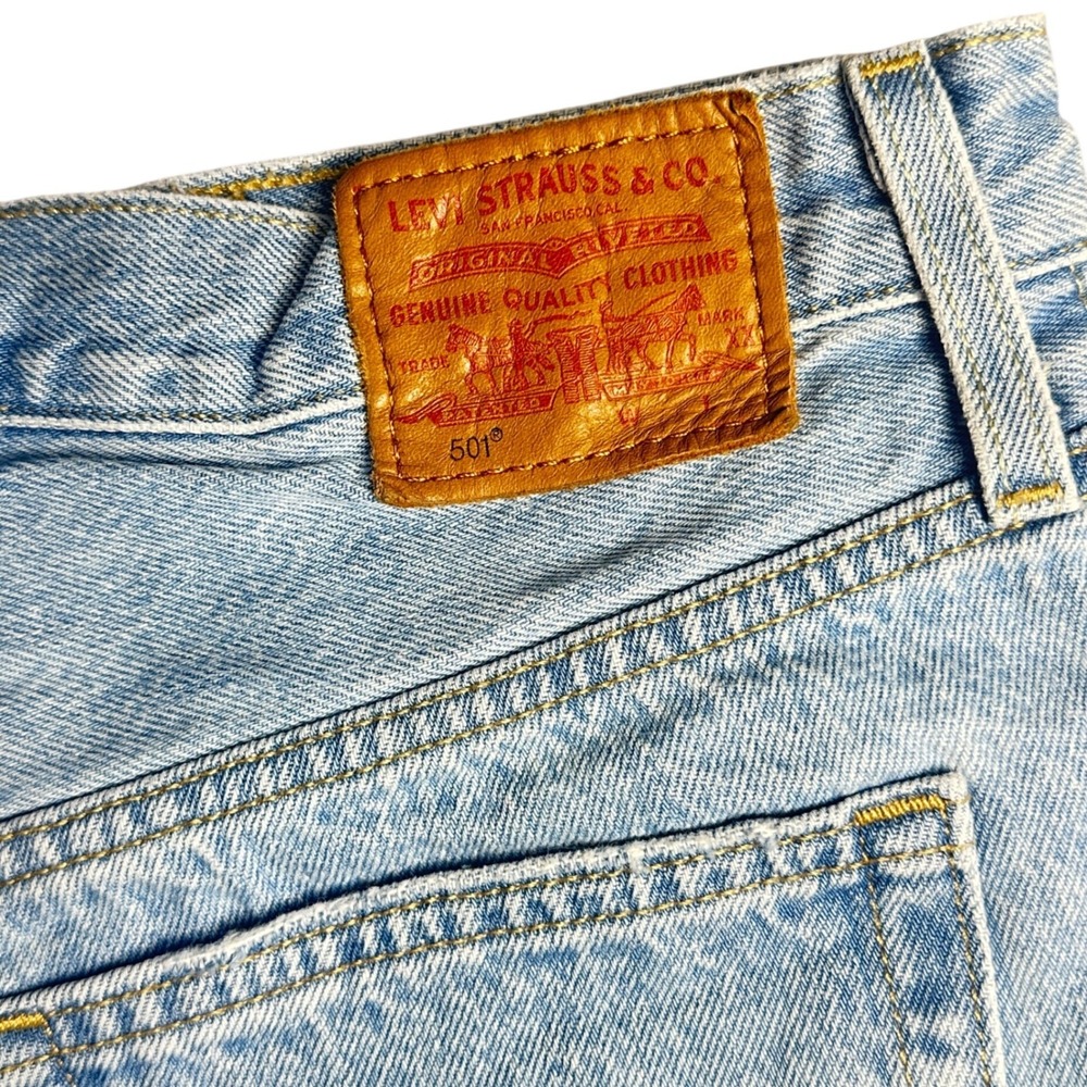 Levis Premium 501 Original Fit Shorts Light Wash Distressed Denim W28* - Picture 3 of 8